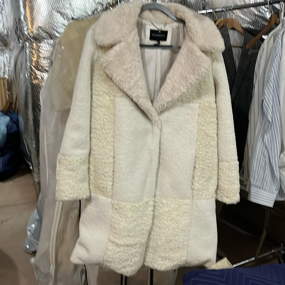 BCBG Faux Fur Cream Coat. Size L.
